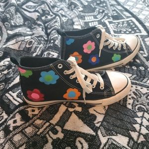 BLACK WITH COLORFUL FLOWER SHOES